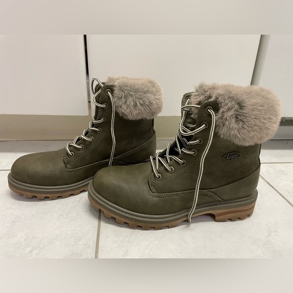 Lugz “Empire” water resistant boots with faux fur trim - Picture 3 of 9